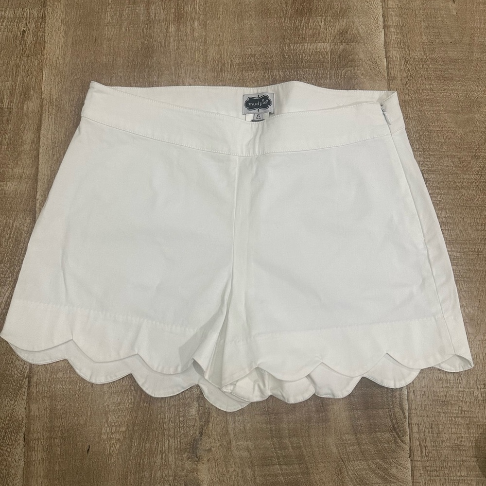 Mud Pie | White Scallop Hem Shorts | Size S